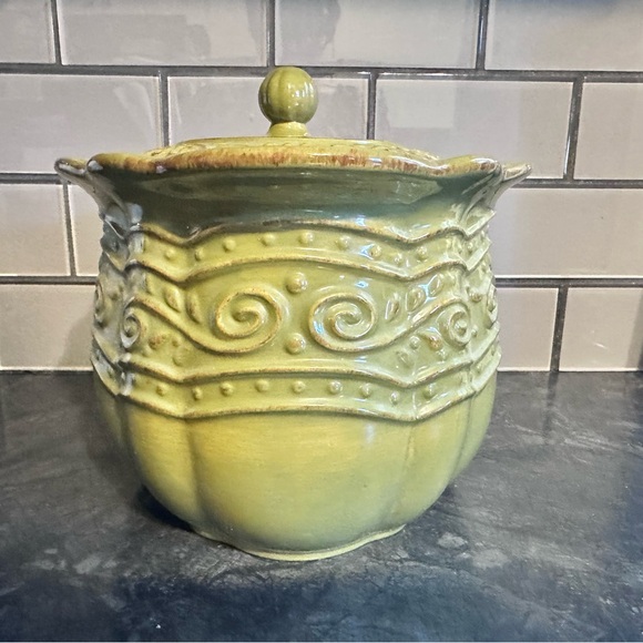 Never used 4 Qt Green Stoneware Covered Bean Pot Casserole Celebrating Home - Picture 4 of 16